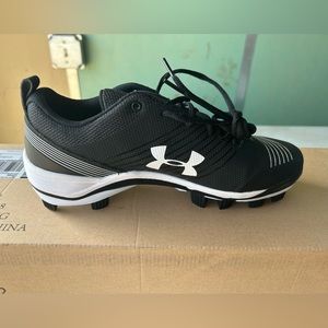 Under Armour softball cleats size 9.5